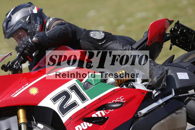 /27 12.06.2025 Ducati Schweiz Trackday Warmup  ADR/gelb-jeaune/9